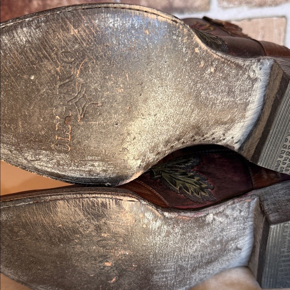 Old Gringo Multicolor Floral Hand tooled Jazmin
size 9 - Picture 7 of 10